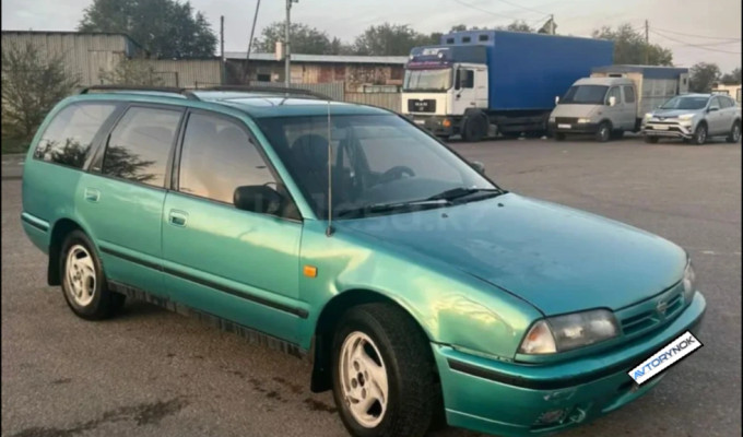 Nissan Primera 1993 года