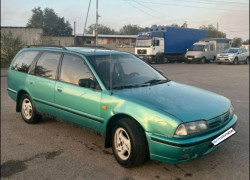 Nissan Primera 1993 года