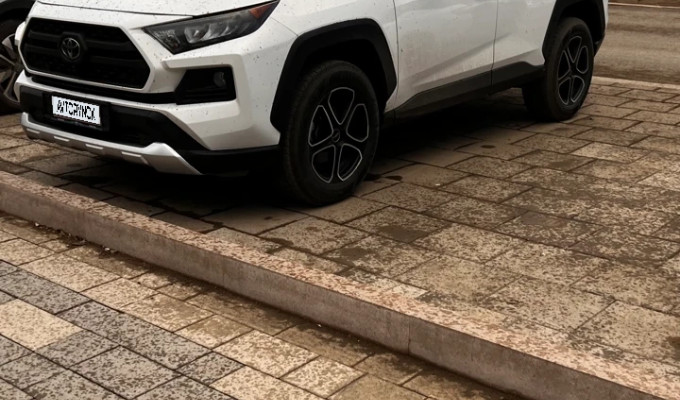 Toyota RAV4 2020 года