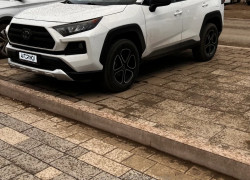 Toyota RAV4 2020 года