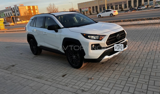 Toyota RAV4 2020 года