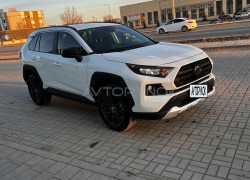 Toyota RAV4 2020 года