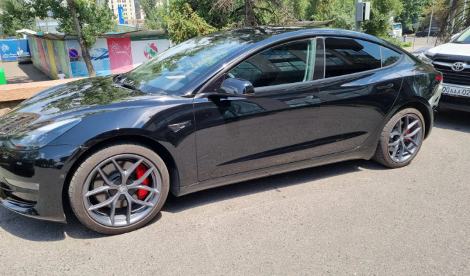 Tesla Model 3 2022 года
