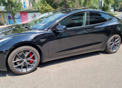 Tesla Model 3 2022 года
