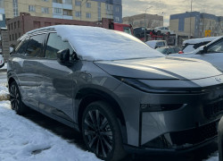Toyota bZ4x 2025 года