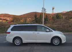 Toyota Sienna 2015 года