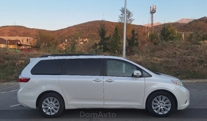 Toyota Sienna 2015 года