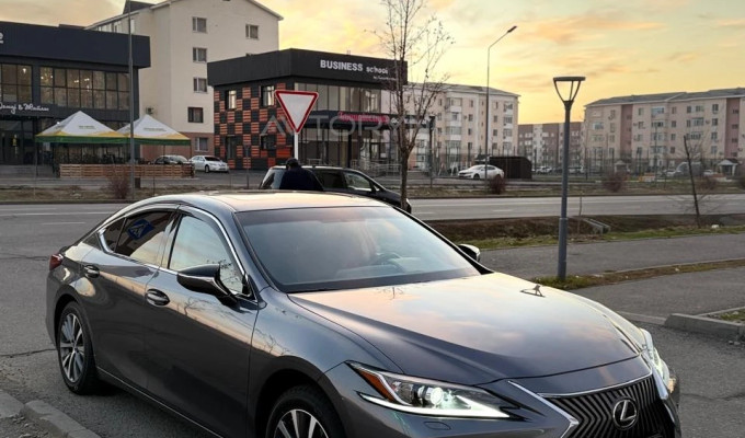 Lexus ES 2020 года