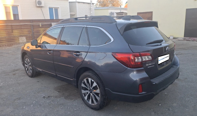 Subaru Outback 2017 года