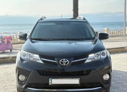 Toyota RAV4 2015 года