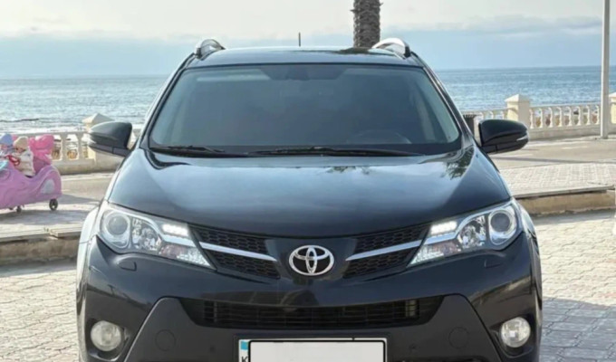 Toyota RAV4 2015 года