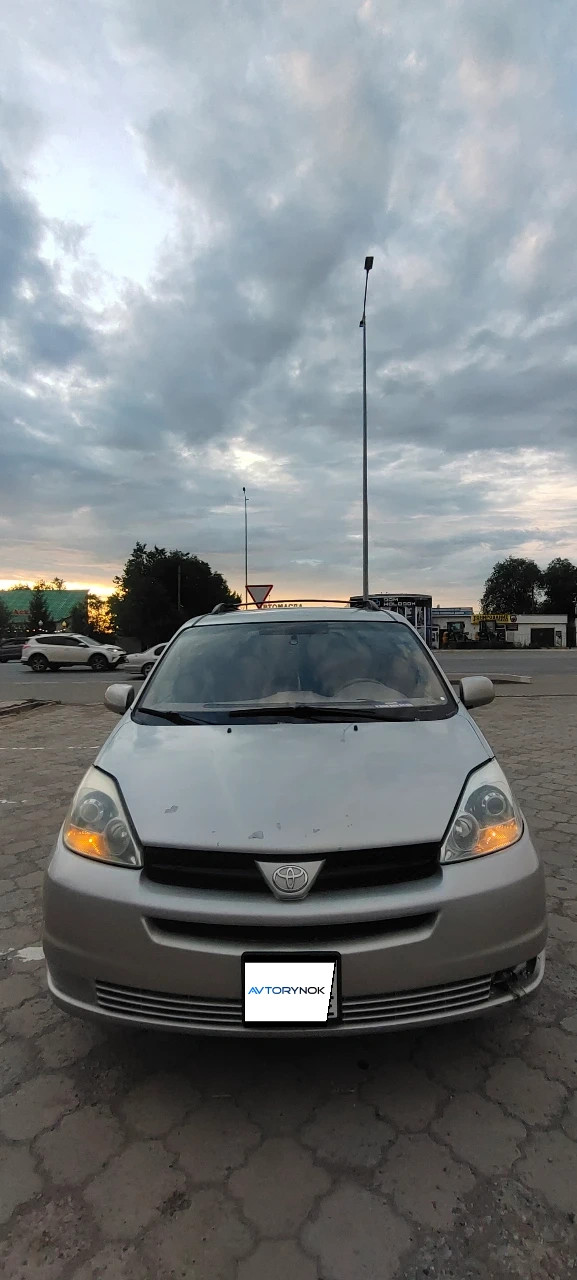 Toyota Sienna, 2005