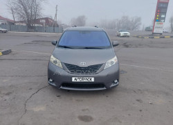 Toyota Sienna 2014 года