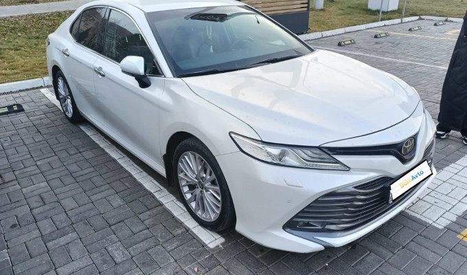 Toyota Camry 2023 года