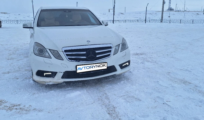 Mercedes-Benz E-Класс 2010 года