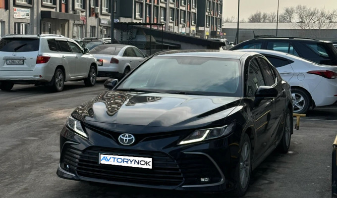 Toyota Camry 2021 года