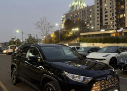 Toyota RAV4 2024 года