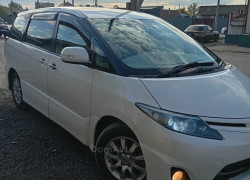 Toyota Estima 2009 года