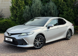 Toyota Camry 2023 года