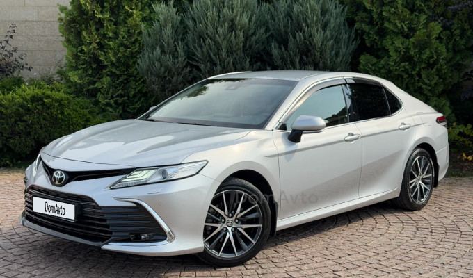 Toyota Camry 2023 года