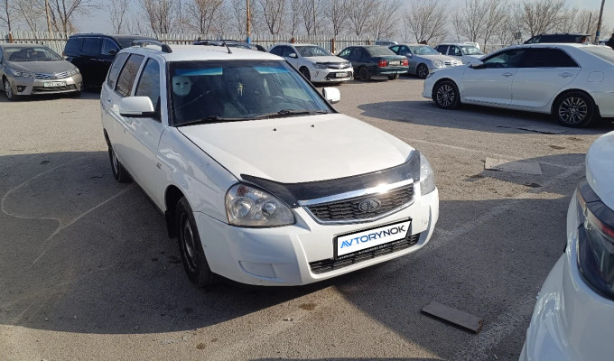 ВАЗ (Lada) Priora 2013 года