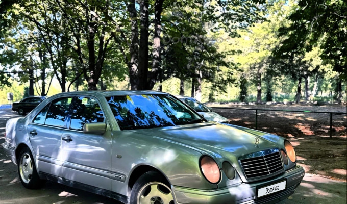 Mercedes-Benz E-Класс 2000 года