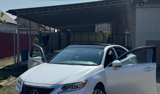 Lexus ES 2016 года