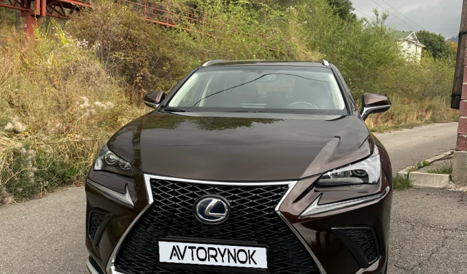 Lexus NX 2016 года