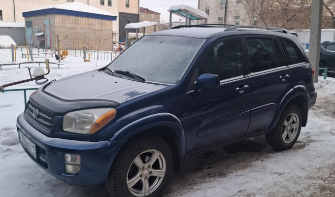 Toyota RAV4 2003 года