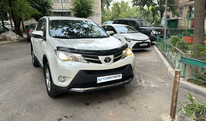 Toyota RAV4 2013 года