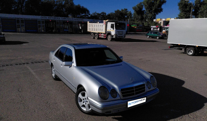 Mercedes-Benz E-Класс 1998 года