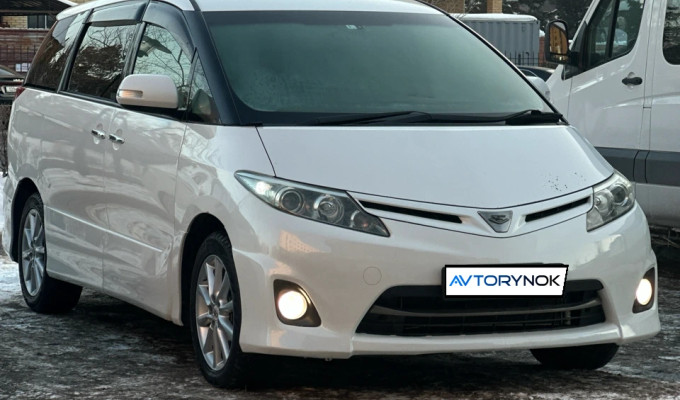 Toyota Estima 2009 года