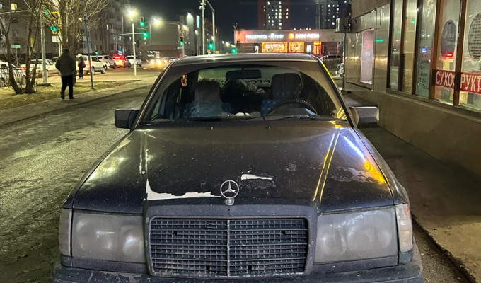 Mercedes-Benz E-Класс 1993 года