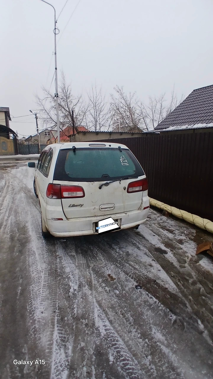 Nissan Liberty, 1998