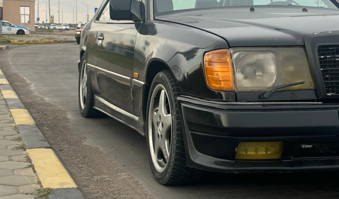Mercedes-Benz E-Класс 1990 года