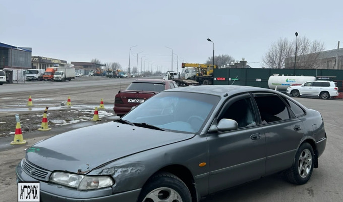 Mazda Cronos 1993 года