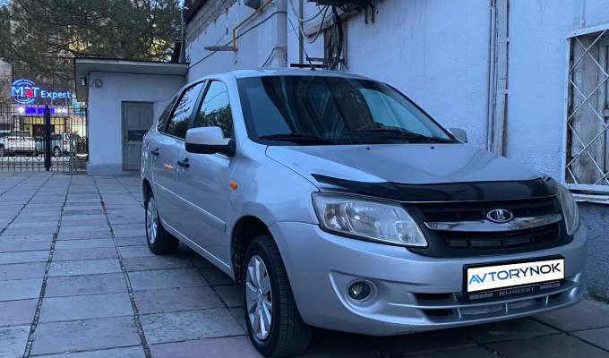 ВАЗ (Lada) Granta 2015 года