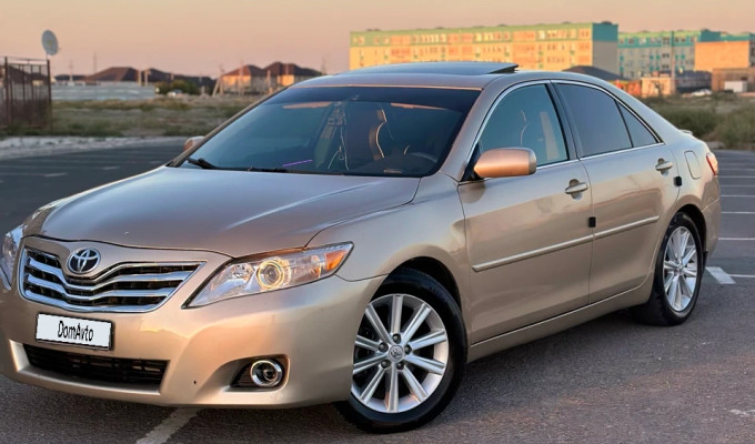 Toyota Camry 2011 года