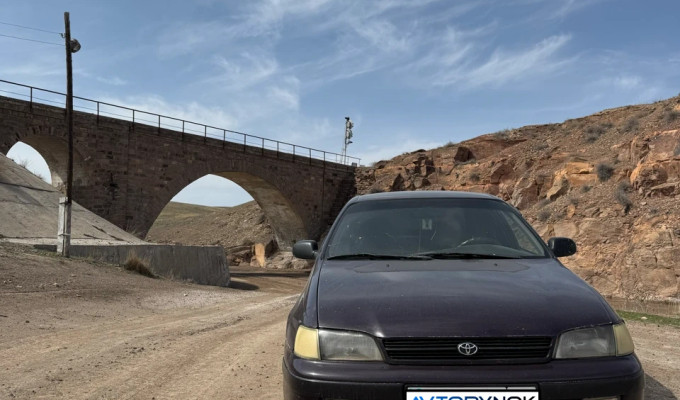 Toyota Carina E 1993 года