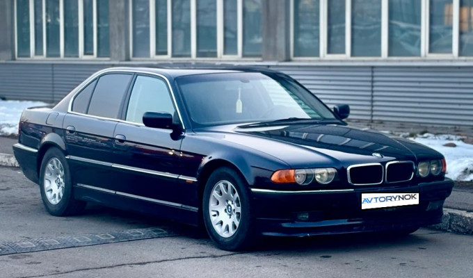 BMW 7 серия 2000 года