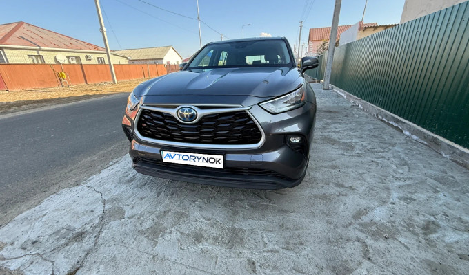 Toyota Highlander 2023 года