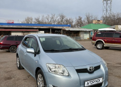 Toyota Auris 2008 года