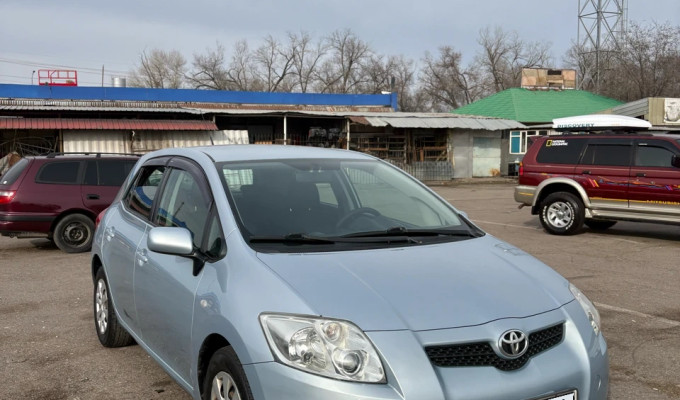 Toyota Auris 2008 года