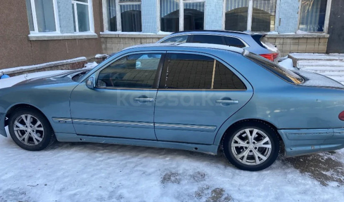 Mercedes-Benz E-Класс 2001 года