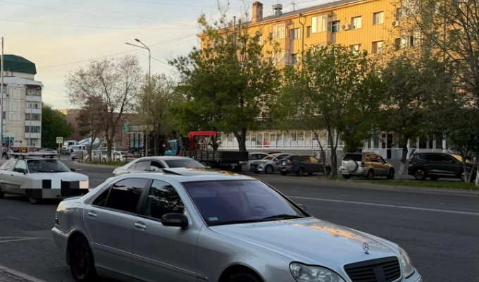 Mercedes-Benz S-Класс 2001 года