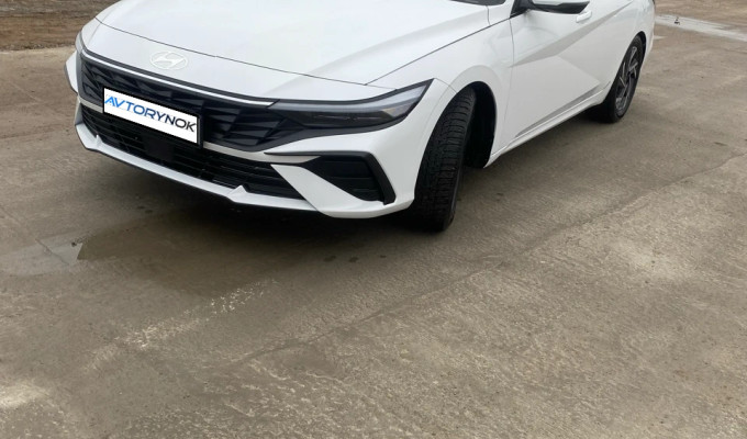 Hyundai Elantra 2024 года