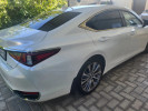 Lexus ES 2019 года