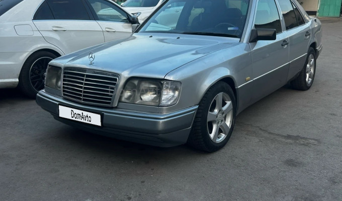 Mercedes-Benz E-Класс 1995 года