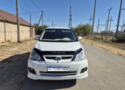 Toyota Ipsum 2003 года