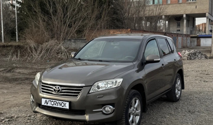 Toyota RAV4 2010 года